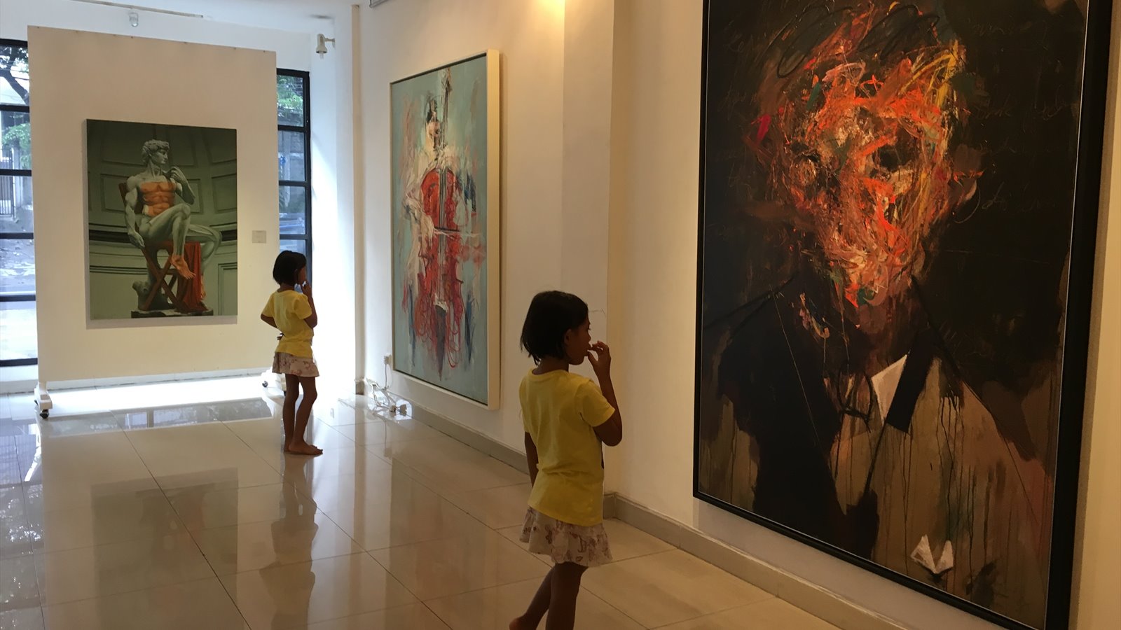 Children looking at artworks at Art & Bali